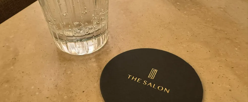 女性と個室で顔合わせをする